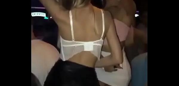  Sexy rubia bailando de infarto